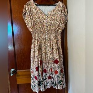 Floral print dress with flower appliqué